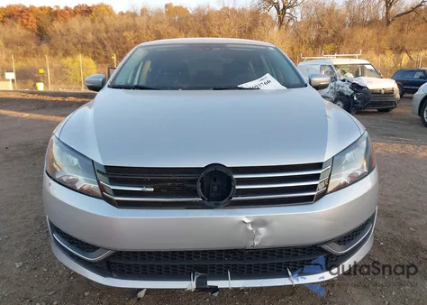 2015 Volkswagen Passat 1.8T S z USA, uszkodzony, nr VIN 1VWAS7A3XFC067595